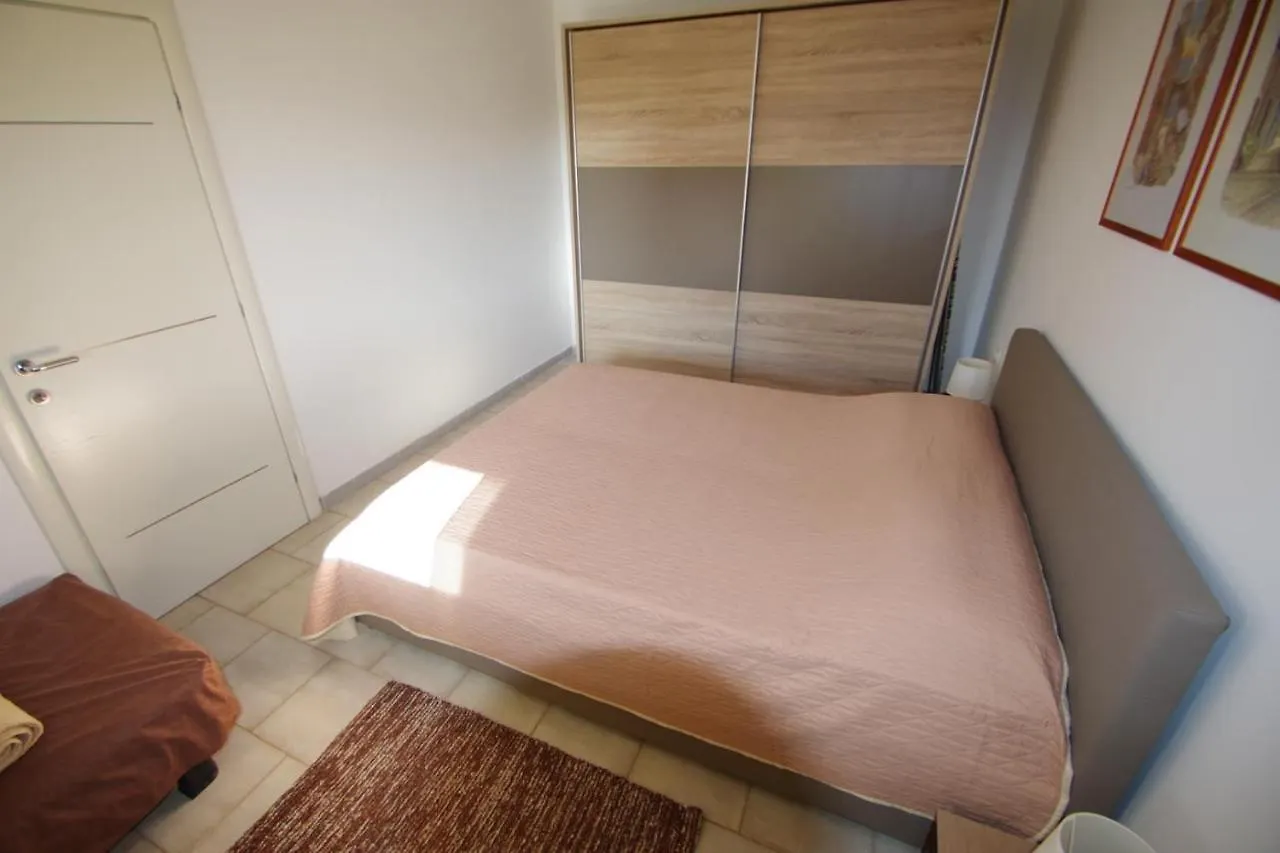 Holiday Apartment Eric Pula 0*,