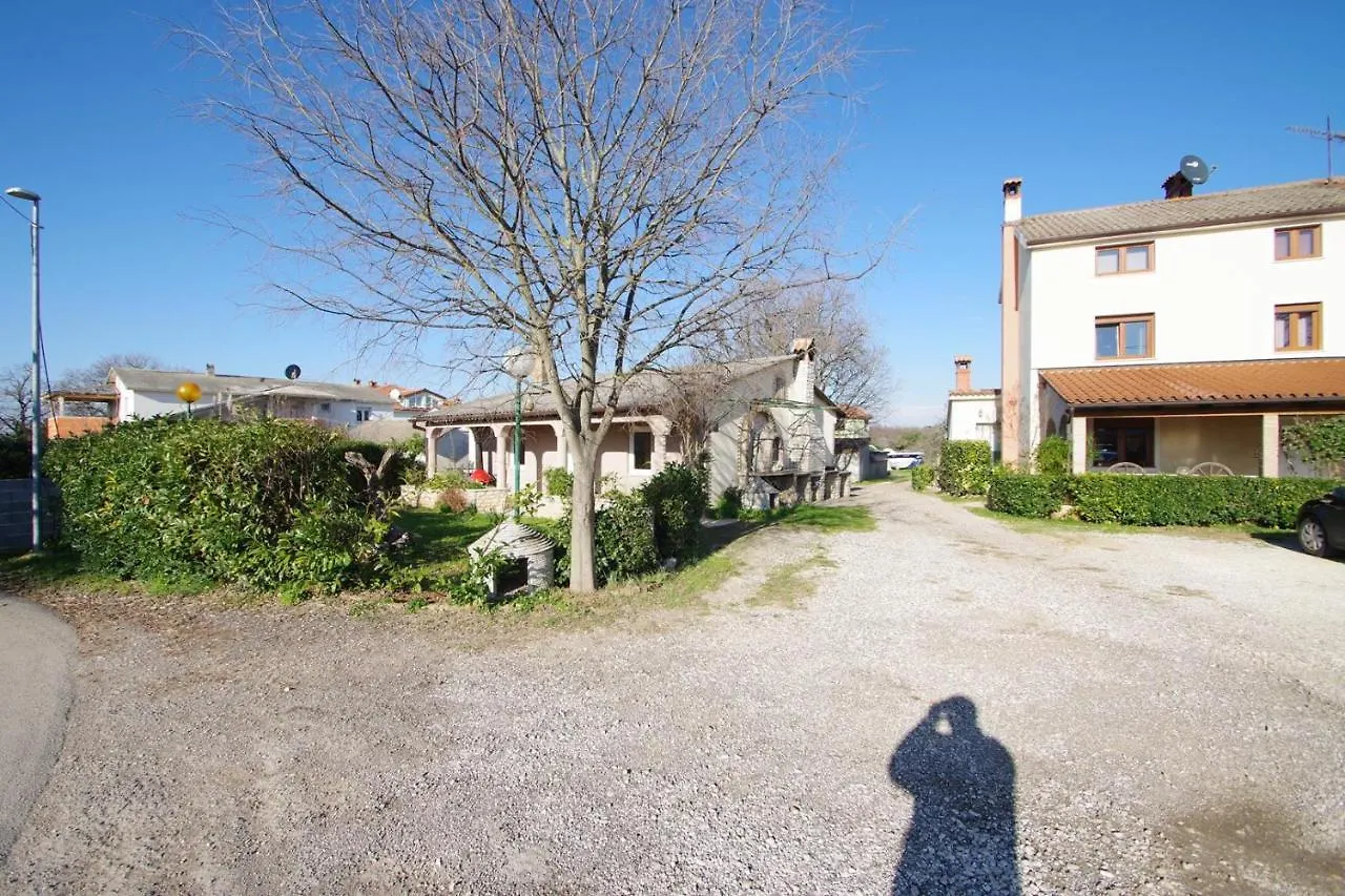Holiday Apartment Eric Pula 0*,