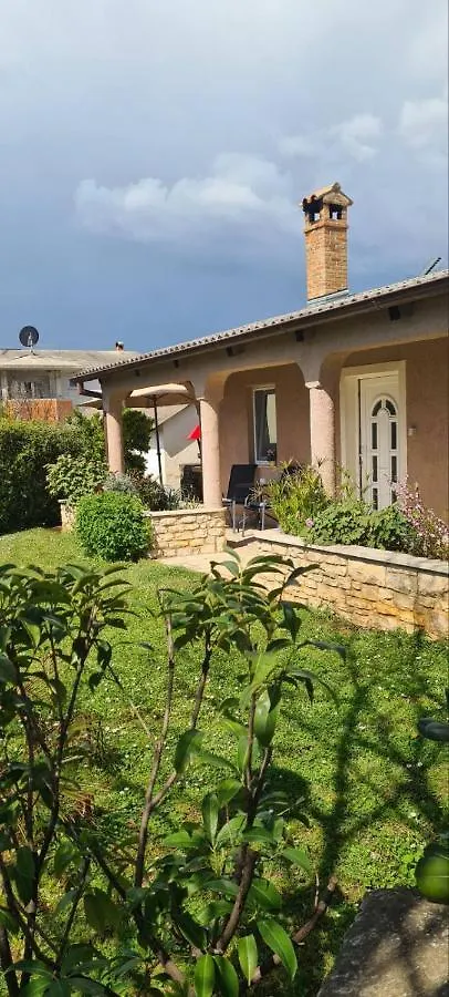 Holiday Apartment Eric Pula 0*,